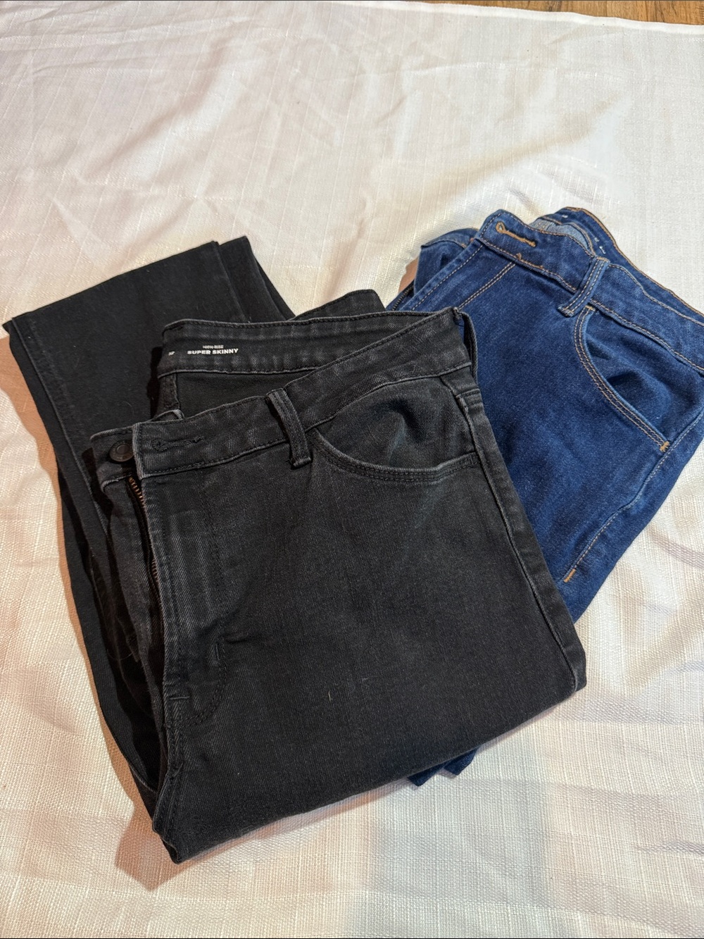 2 Pairs- Women’s High-Rise Skinny Jeans (Black and Blue)